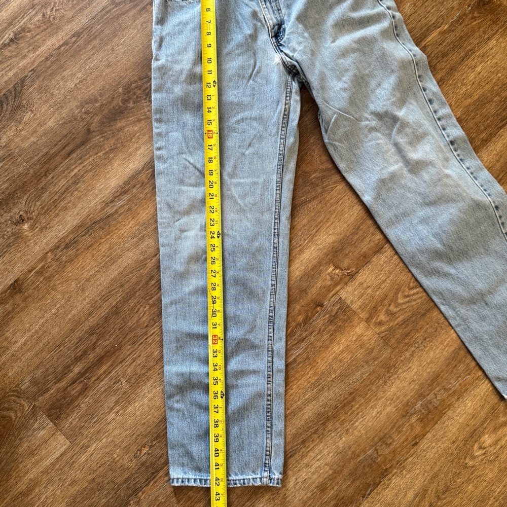 VTG Levi's 550 Relaxed Fit Made Canada Light Wash Denim Blue Jeans Mens 33x32 - Picture 7 of 11